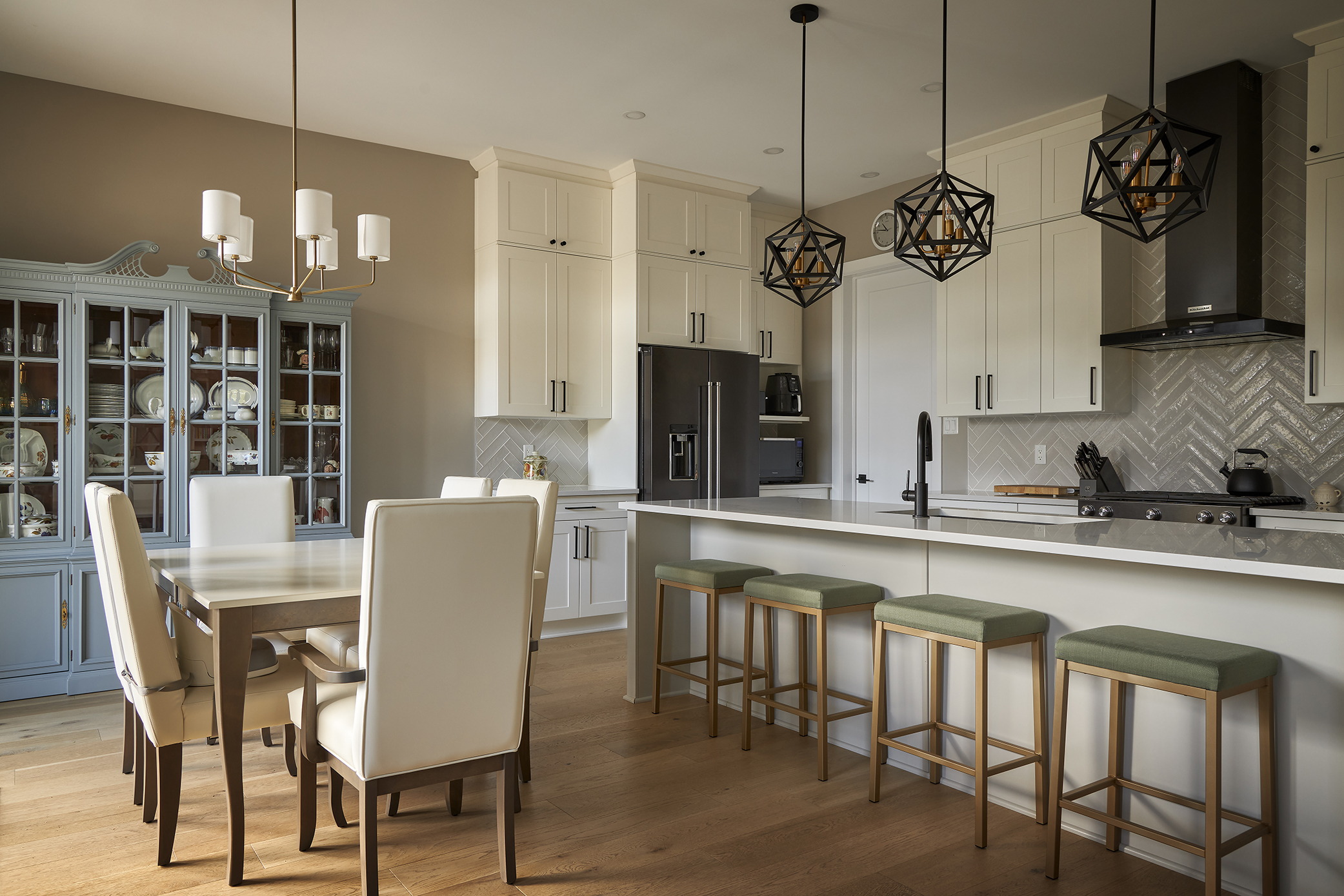 2025 Fall dining room interior design.